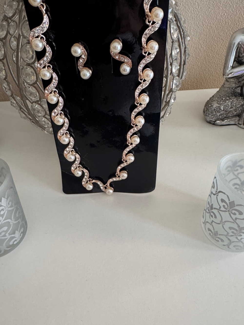 Elegant Pearl and Rhinestone Necklace Set - Gold Tone
